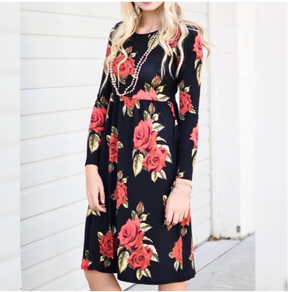 Fit and flare black floral midi dress pockets M